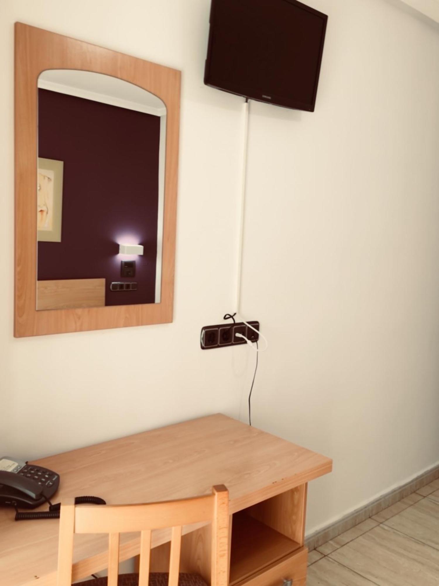 Hostal Meseguer El Altet Buitenkant foto